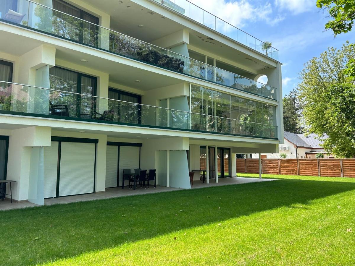 Villa Bauhaus Dream Deluxe T Siófok Exteriör bild