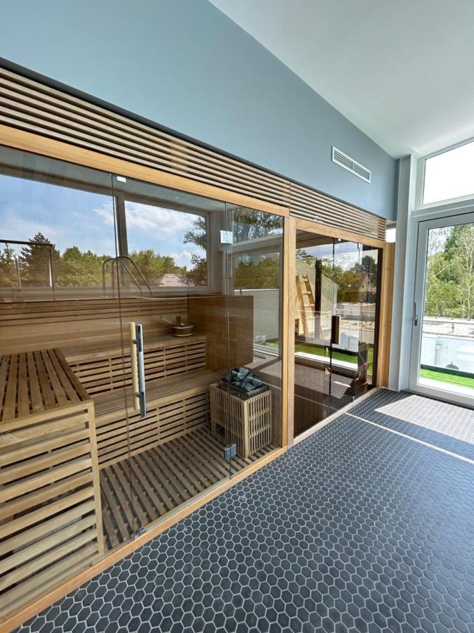 Villa Bauhaus Dream Deluxe T Siófok Exteriör bild